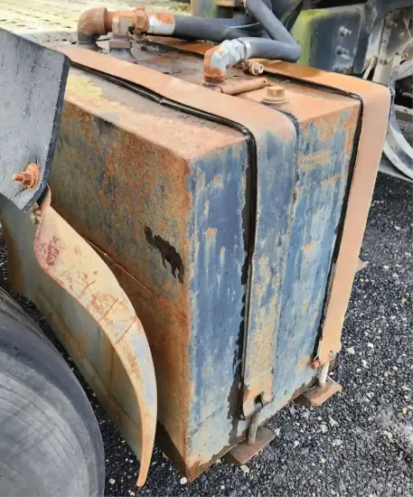 Picture of (Used) 1999 Sterling A9513, HYDRAULIC TANK