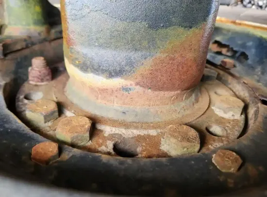 Picture of (Used) 1999 Sterling A9513, REAR DIFFERENTIAL HUBS