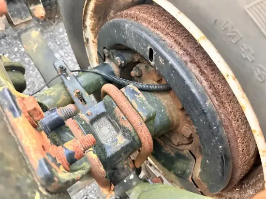 Picture of (Used) 2003 Sterling A9500, REAR DIFFERENTIAL HUBS