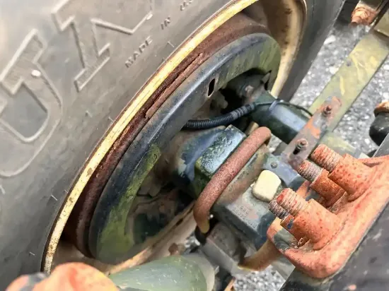 Picture of (Used) 2003 Sterling A9500, REAR DIFFERENTIAL HUBS
