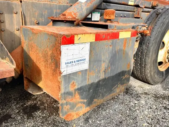 Picture of (Used) 2004 Sterling L9500, HYDRAULIC TANK