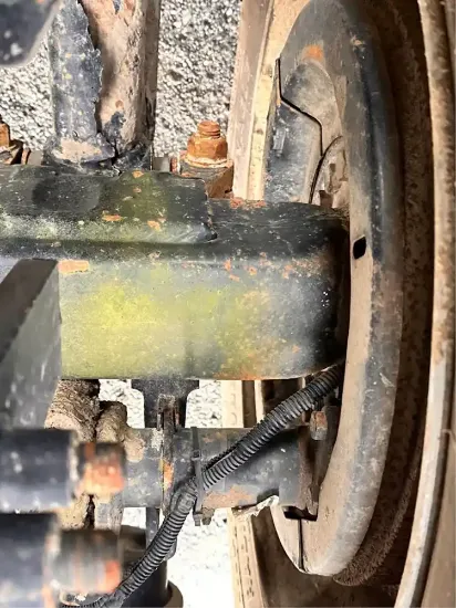 Picture of (Used) 2004 Sterling L9500, FRONT DIFFERENTIAL HUBS