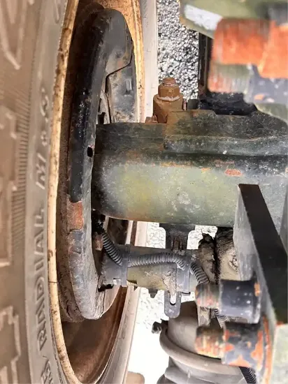 Picture of (Used) 2004 Sterling L9500, FRONT DIFFERENTIAL HUBS