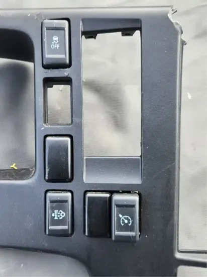 Picture of (Used) 2024 Isuzu NRR, MISCELLANEOUS DASH SWITCHES