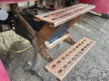 Picture of (Used) 2000 Ford F-750, BATTERY BOX