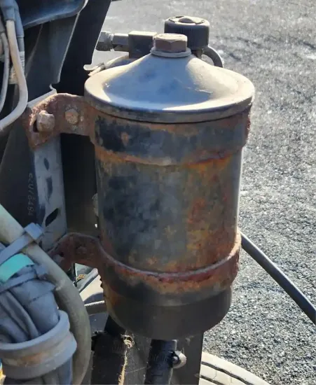 Picture of (Used) 2009 Mack CXU612, POWER STEERING RESERVOIR