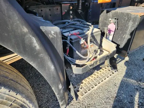 Picture of (Used) 2009 Mack CXU612, BATTERY BOX