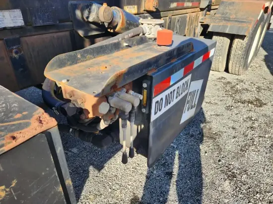 Picture of (Used) 2009 Mack CXU612, HYDRAULIC TANK