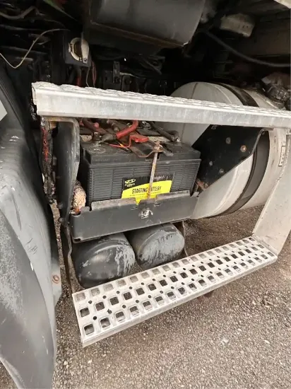 Picture of (Used) 2009 Volvo VHD, BATTERY BOX
