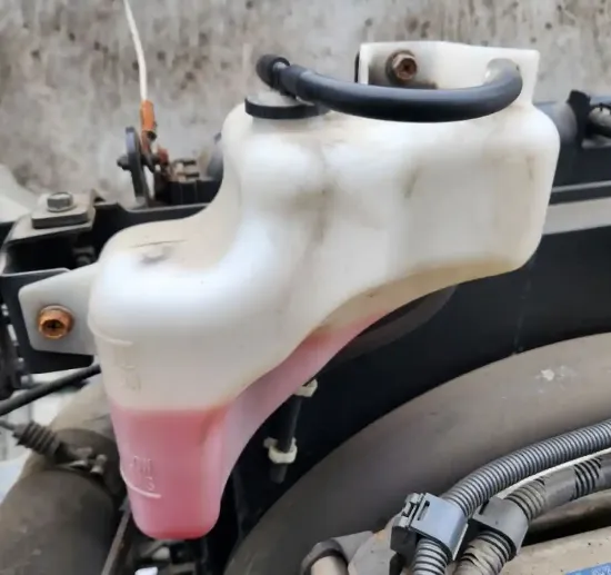 Picture of (Used) 2015 Hino 268, RADIATOR OVERFLOW BOTTLE/COOLANT RESERVOIR