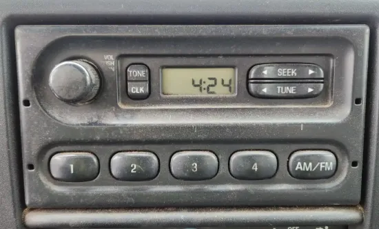 Picture of (Used) 2000 Ford F-750, RADIO