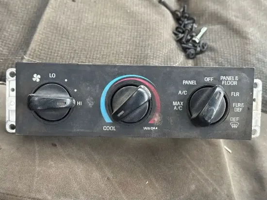 Picture of (Used) 2004 Sterling L9500, TEMPERATURE CONTROL ASSEMBLY