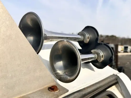 Picture of (Used) 1997 Chevrolet C7500, AIR HORN