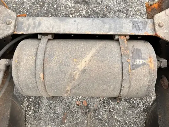 Picture of (Used) 1997 Chevrolet C7500, AIR TANK