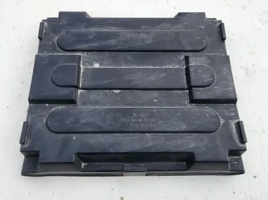 Picture of (Used) 2019 Isuzu NPR-HD, BATTERY BOX COVER
