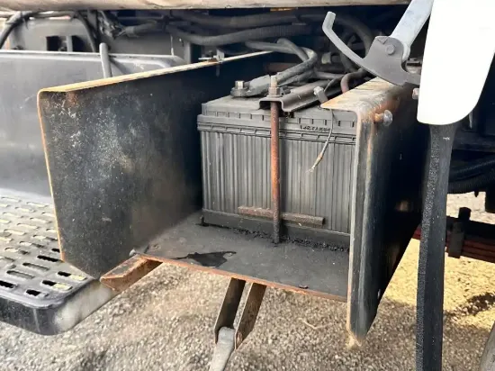 Picture of (Used) 1999 Chevrolet C7500, BATTERY BOX,