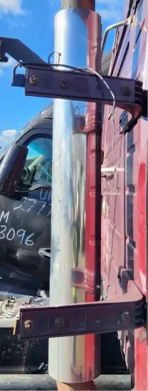 Picture of (Used) 2015 Volvo VNL, MUFFLER SHIELDS