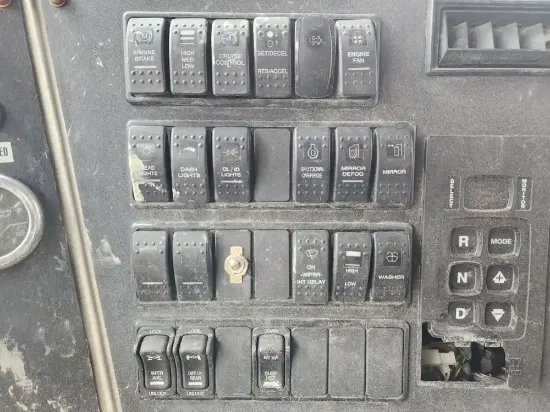 Picture of (Used) 2017 Western Star 4700, MISCELLANEOUS DASH SWITCHES