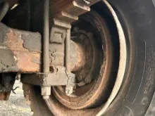 Picture of (Used) 2002 International 4900, DIFFERENTIAL HUBS- 