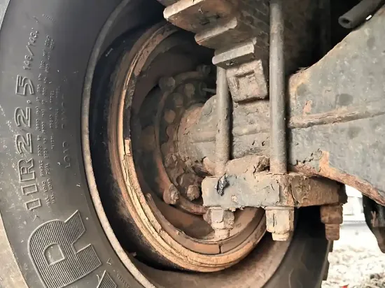 Picture of (Used) 2002 International 4900, DIFFERENTIAL HUBS- 