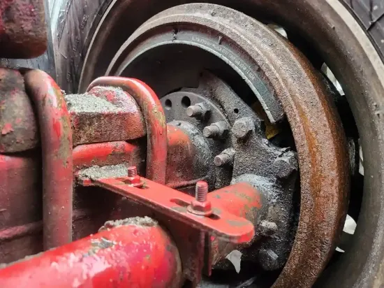 Picture of (Used) 2007 Freightliner Columbia 120, FRONT DIFFERENTIAL HUBS