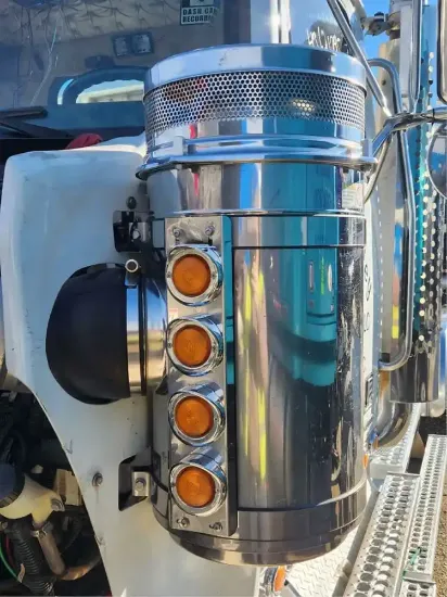 Picture of (Used) 2020 Western Star 4900 FA, AIR CLEANER