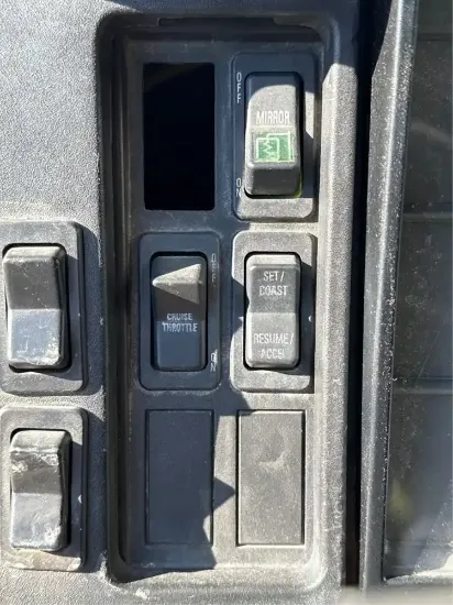 Picture of (Used) 2002 International 4900, MISCELLANEOUS DASH SWITCHES