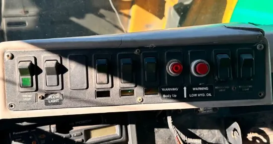 Picture of (Used) 2002 International 4900, MISCELLANEOUS DASH SWITCHES