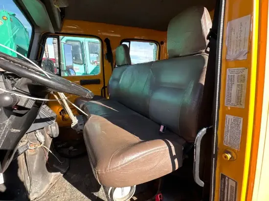 Picture of (Used) 2002 International 4900, SEAT- 