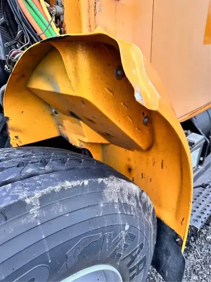 Picture of (Used) 2002 International 4900, FENDER EXTENSION