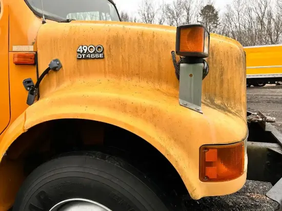 Picture of (Used) 2002 International 4900, HOOD ASSEMBLY