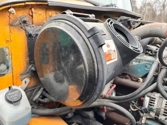 Picture of (Used) 2002 International 4900, AIR CLEANER