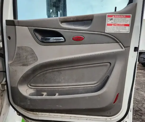 Picture of (Used) 2019 Peterbilt 567, INTERIOR DOOR PANEL