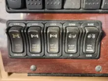 Picture of (Used) 2020 Western Star 4900 FA, MISCELLANEOUS DASH SWITCHES
