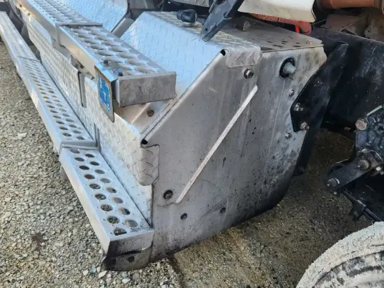 Picture of (Used) 2020 Western Star 4900 FA, BATTERY BOX COVER