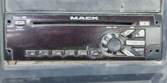 Picture of (Used) 2017 Mack GU813, RADIO