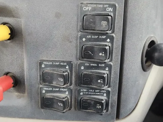 Picture of (Used) 2018 Peterbilt 567, MISCELLANEOUS DASH SWITCHES