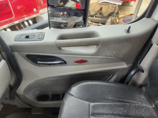 Picture of (Used) 2018 Peterbilt 567, INTERIOR DOOR PANEL