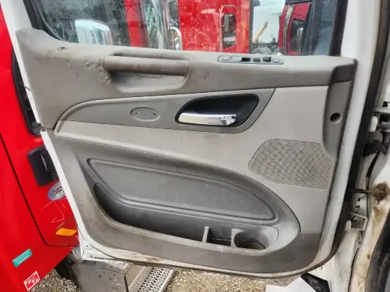 Picture of (Used) 2018 Peterbilt 567, INTERIOR DOOR PANEL