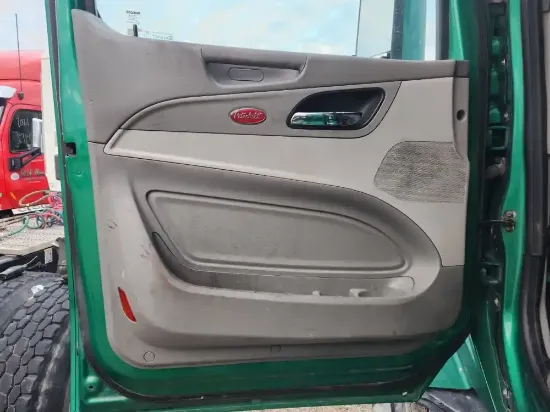 Picture of (Used) 2020 Peterbilt 579, INTERIOR DOOR PANEL
