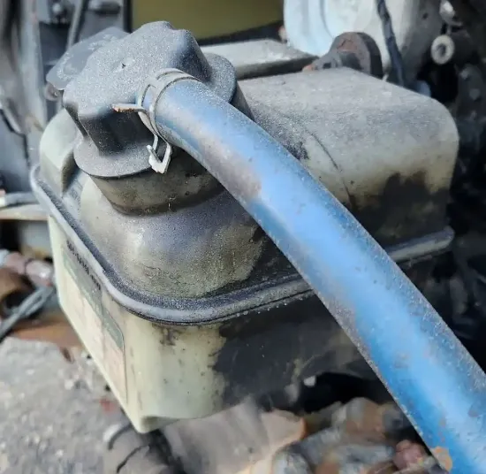 Picture of (Used) 2020 Western Star 5700, POWER STEERING RESERVOIR