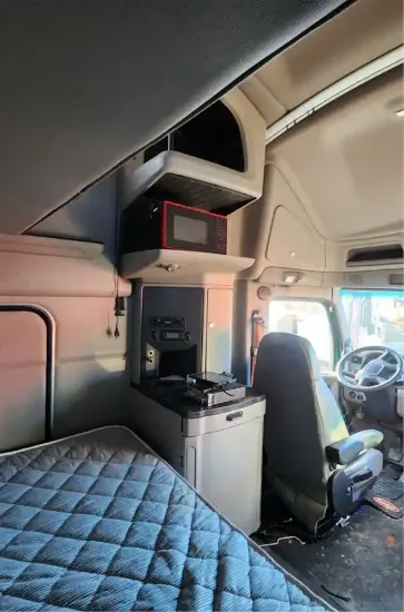 Picture of (Used) 2020 Peterbilt 579, SLEEPER CABINETS