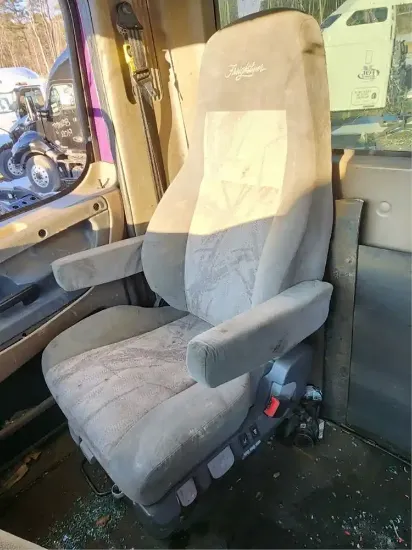 Picture of (Used) 2017 Freightliner Cascadia 125, SEAT