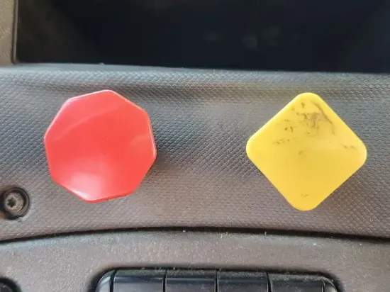 Picture of (Used) 2017 Freightliner Cascadia 125, MISCELLANEOUS DASH SWITCHES