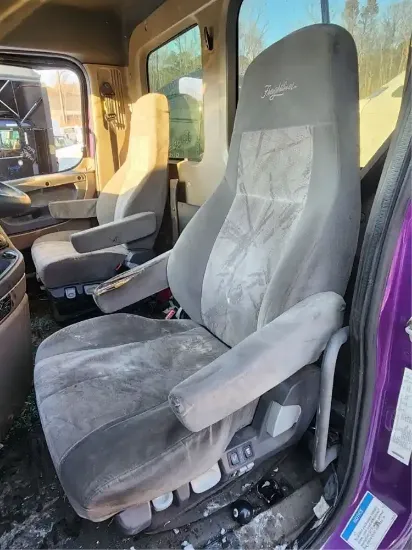 Picture of (Used) 2017 Freightliner Cascadia 125, SEAT