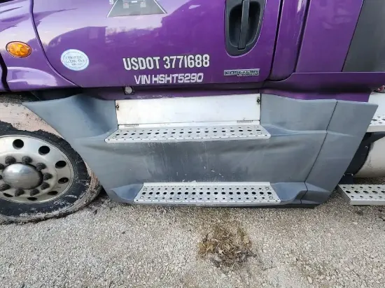 Picture of (Used) 2017 Freightliner Cascadia 125, TANK FAIRINGS