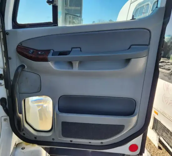 Picture of (Used) 2007 Freightliner Columbia 112, INTERIOR DOOR PANEL