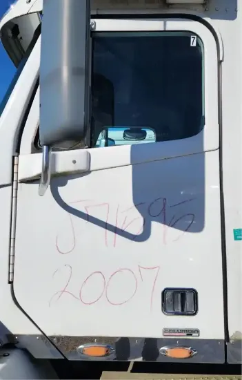 Picture of (Used) 2007 Freightliner Columbia 112, DOOR