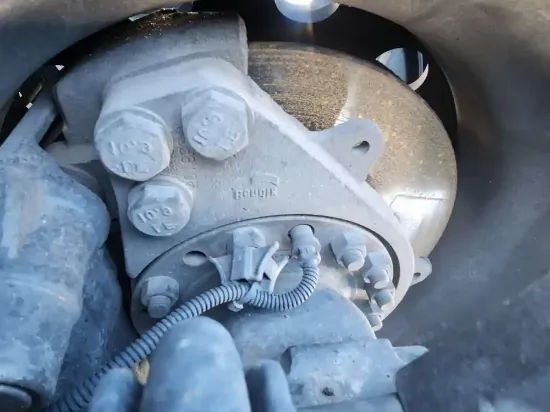 Picture of (Used) 2023 Kenworth T680, REAR DIFFERENTIAL HUBS