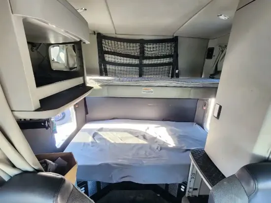 Picture of (Used) 2023 Kenworth T680, SLEEPER BUNK